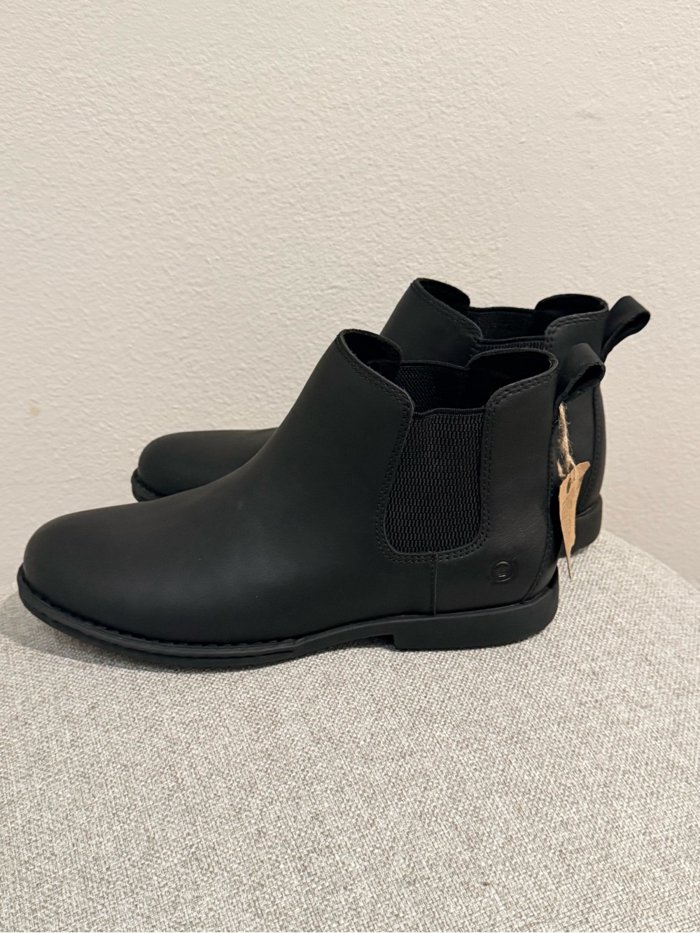 NWT Born Eli suede Black leather chukka Chelsea Boots